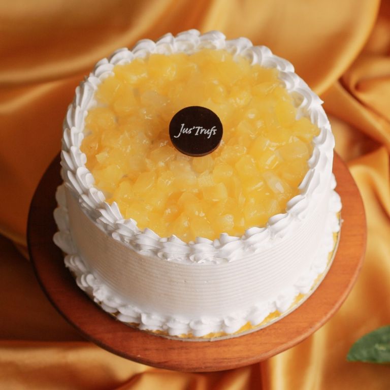 Vanilla with Pineapple Fresh Cream Cake