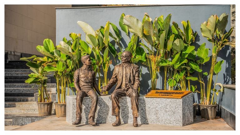 FOUNDER'S SCULPTURE | PES UNIVERSITY, BANGALORE