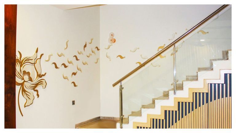 STAIRCASE WALL | FLORAL INSTALLATION