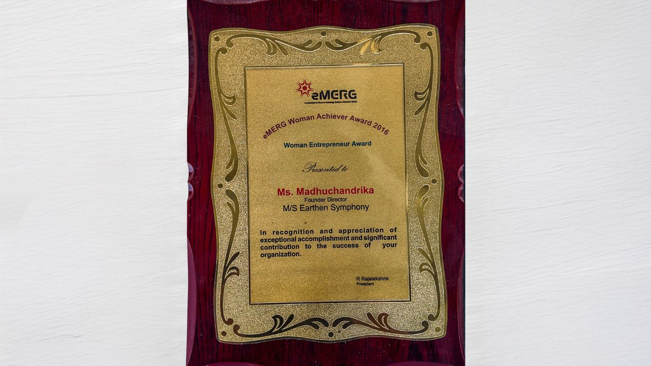 eMerg Women Achiever Award 2016 eMerg Women Achiever Award 2016