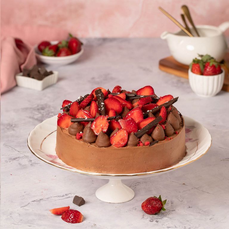 Strawberry Chocolate Dream Cake - Eggless